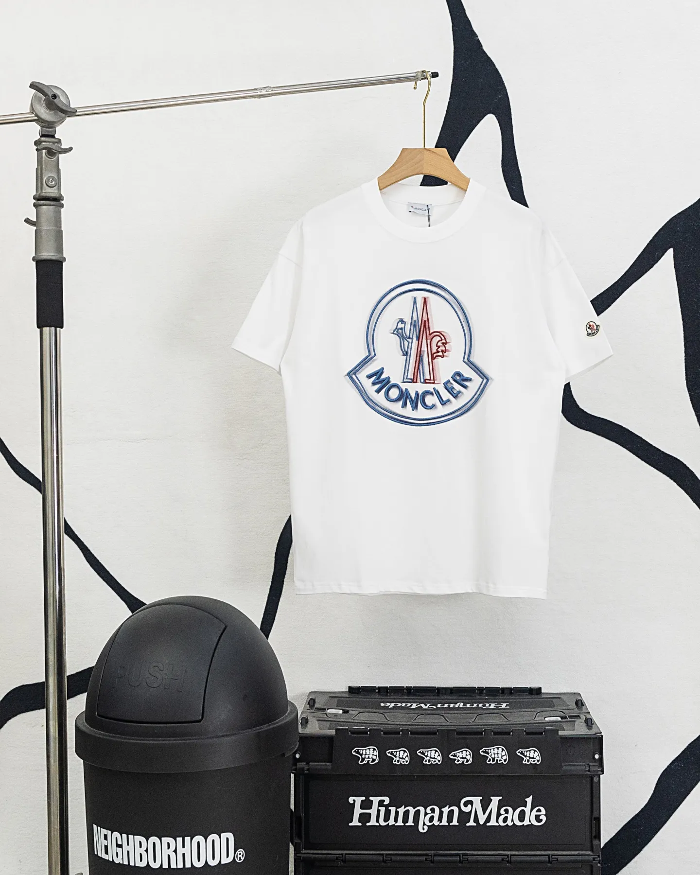 ：A 37 2026 New Arrival Same Style👫 T ， ！ ， ， logo ！ ， Versatile， ， ！ ！ Classic Versatile T ， logo ！ ！ Quality ， ！！ ：Black White Size：XS S M L